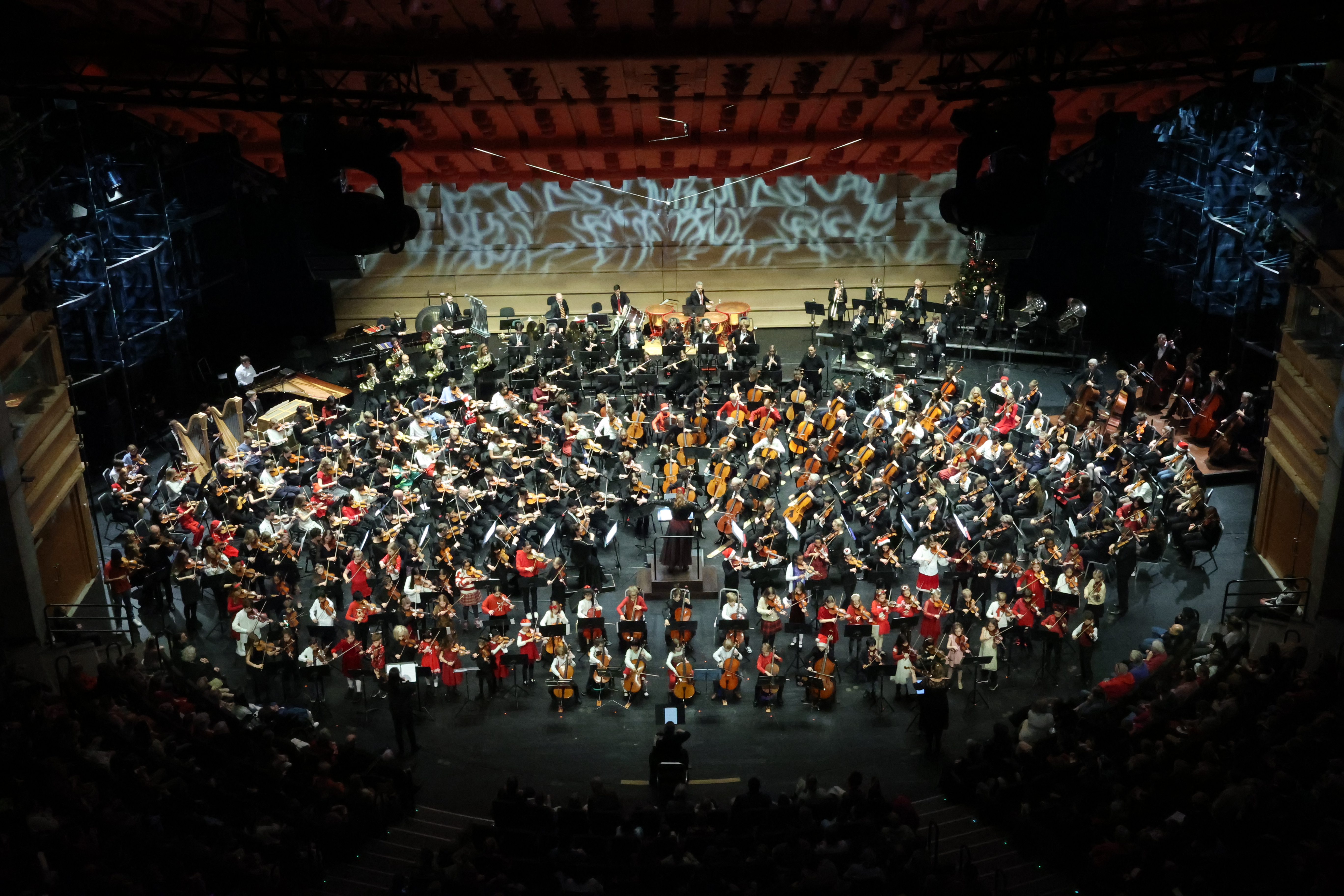 Orkesteret spiller konsert